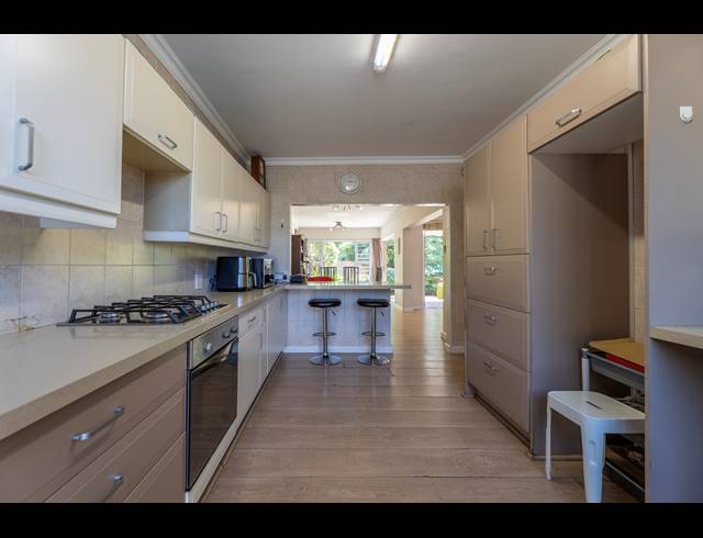 3 BEDROOM TOWNHOUSE FOR SALE IN BRYANSTON